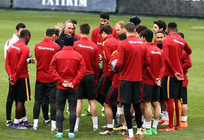 İşte Galatasarayda gidecek ve kalacak isimler