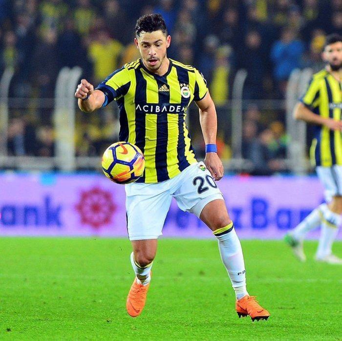 Galatasaraydan dev takas Fenerbahçenin eski yıldızı geliyor
