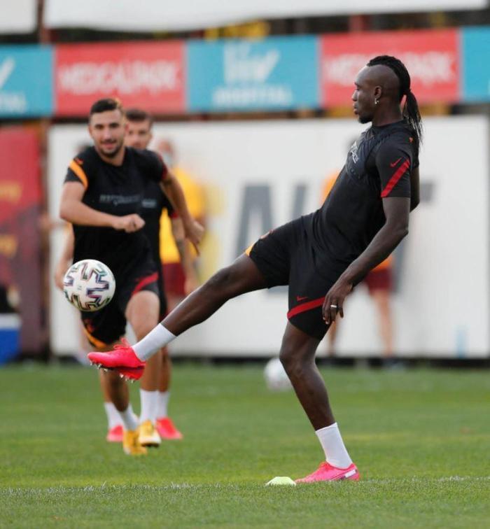 Galatasarayda Diagne yeni tarzı ile dikkat çekti