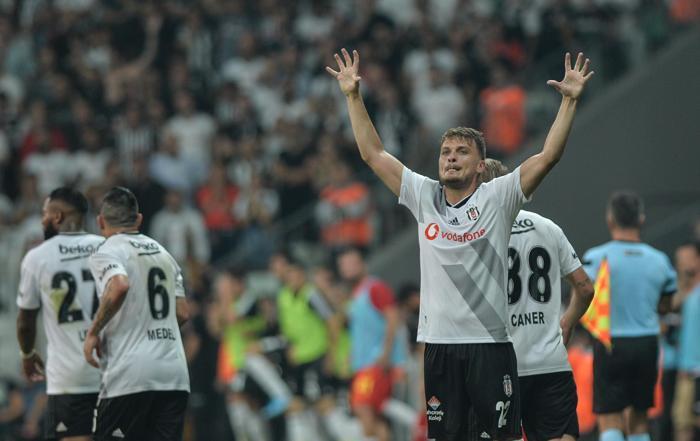 Beşiktaş - Göztepe maçından ekrana yansımayanlar