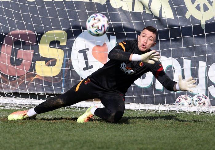 Galatasarayda Halil Dervişoğlu ilk idmanına çıktı