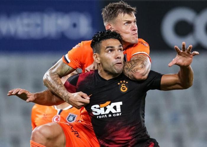 Galatasarayda Fatih Terimden Falcaoya şok