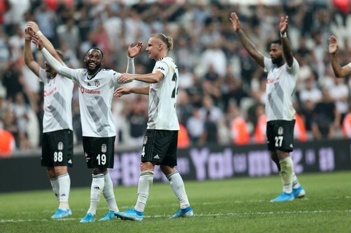 Beşiktaş - Göztepe maçından ekrana yansımayanlar