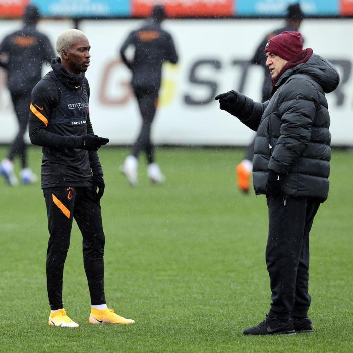 Galatasarayın yeni transferini Henry Onyekuru ilk antrenmanına çıktı