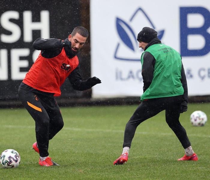 Galatasarayın yeni transferini Henry Onyekuru ilk antrenmanına çıktı