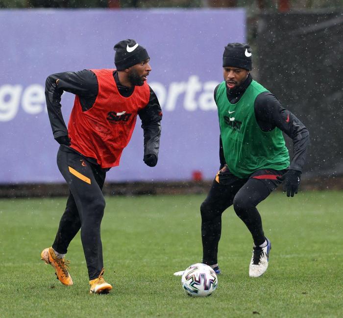 Galatasarayın yeni transferini Henry Onyekuru ilk antrenmanına çıktı