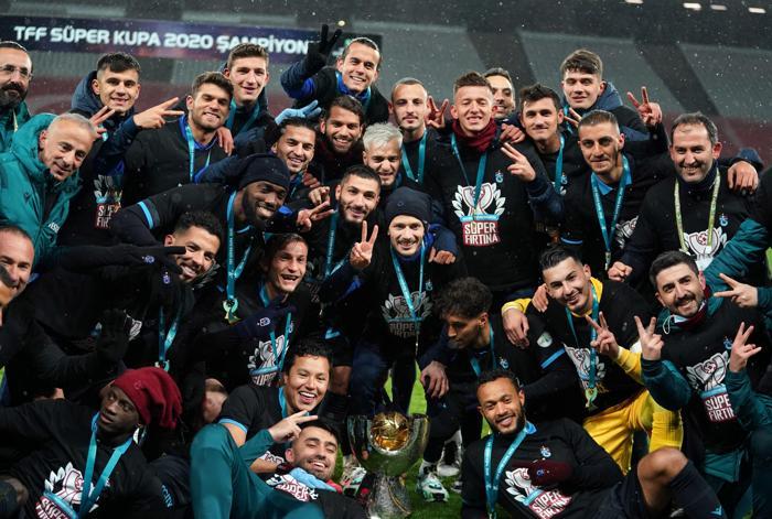 Abdullah Avcı omuzlarda... Trabzonspor Süper Kupaya kavuştu