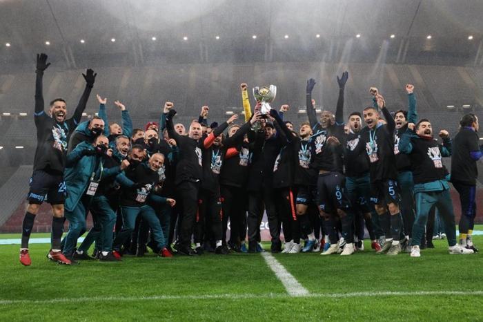 Abdullah Avcı omuzlarda... Trabzonspor Süper Kupaya kavuştu