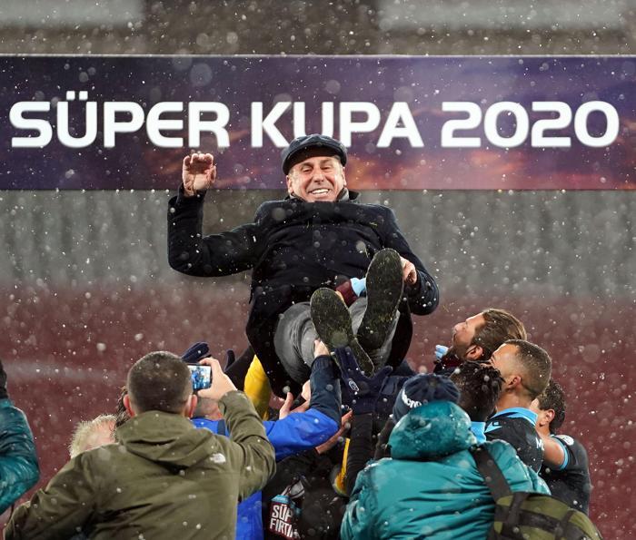 Abdullah Avcı omuzlarda... Trabzonspor Süper Kupaya kavuştu