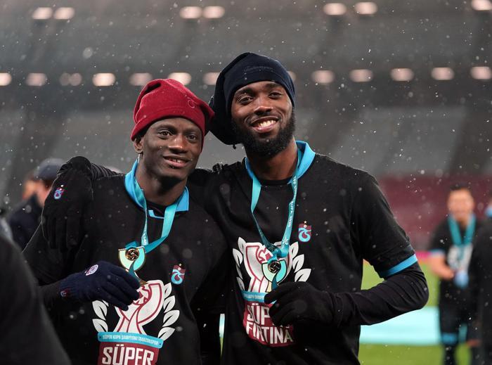 Abdullah Avcı omuzlarda... Trabzonspor Süper Kupaya kavuştu