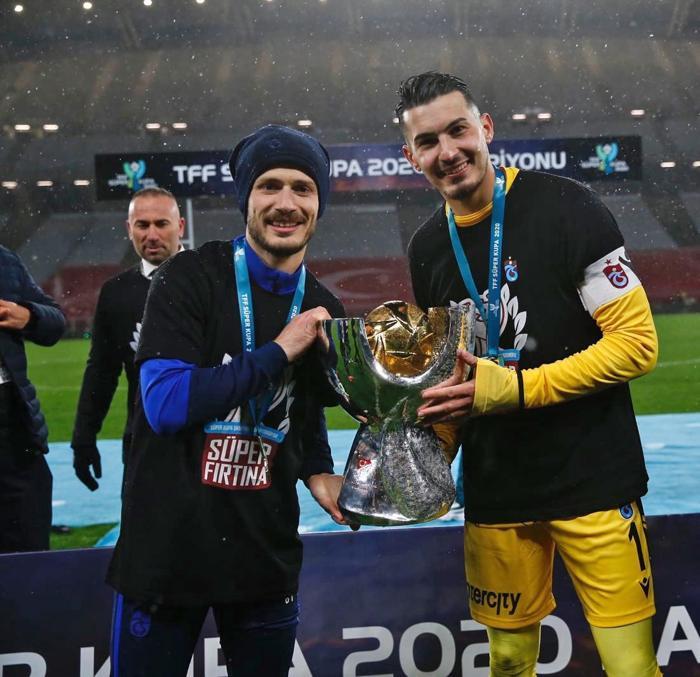 Abdullah Avcı omuzlarda... Trabzonspor Süper Kupaya kavuştu