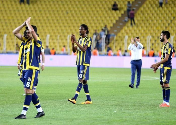 En az 10 oyuncu bavulunu topladı