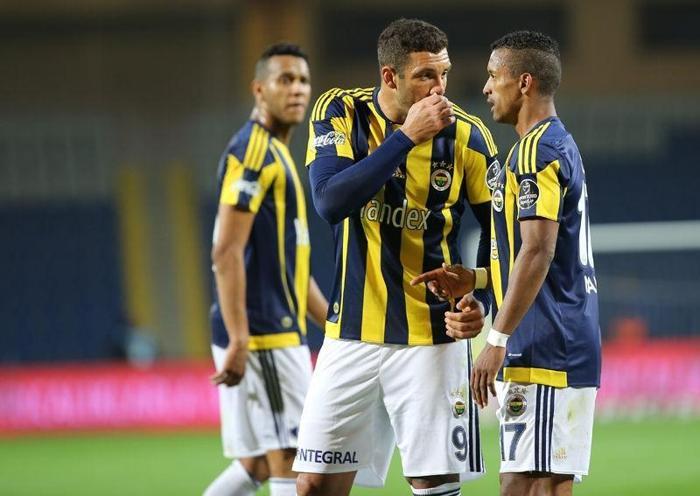 En az 10 oyuncu bavulunu topladı