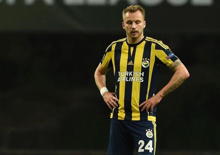 En az 10 oyuncu bavulunu topladı