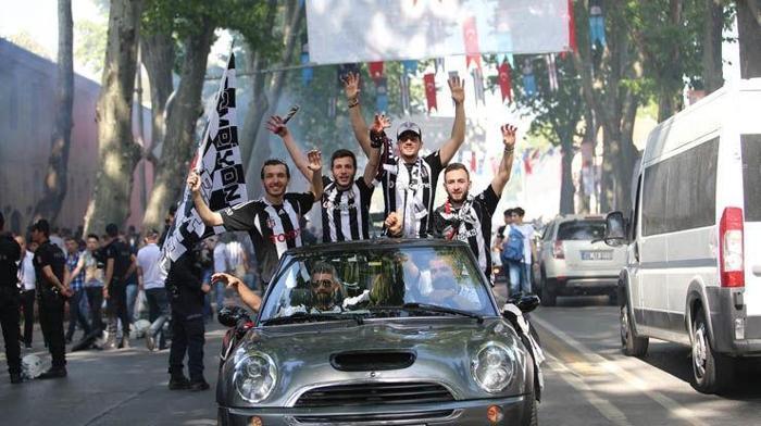 Geldi, gördü, şampiyon oldu