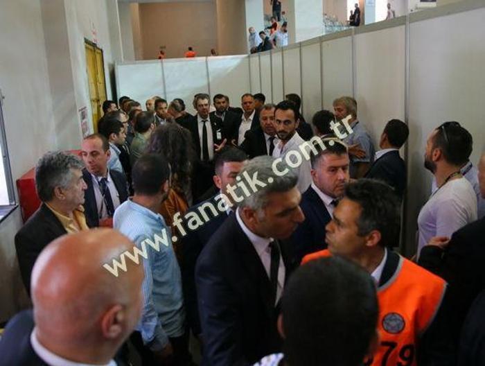Fikret Orman kongre üyesini yumrukladı
