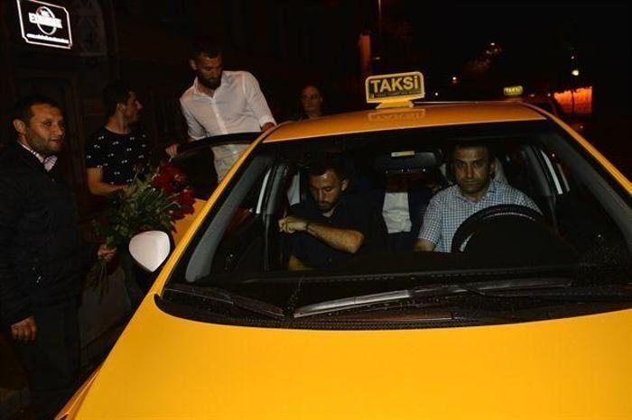 Emre Çolak kızları bırakıp kaçtı