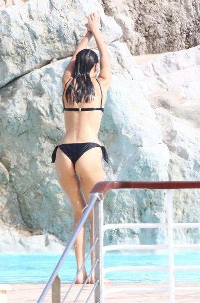 Bella Hadidin Cannes tatili