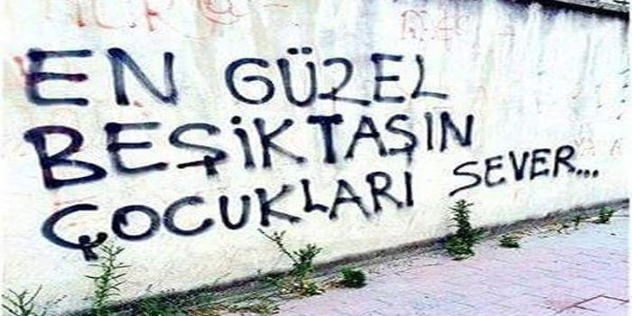 Orantısız Zeka Kullanan Beşiktaş Taraftarlarından Efsaneleşmiş 36 Pankart ve Duvar Yazısı