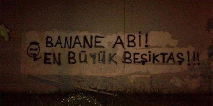 Orantısız Zeka Kullanan Beşiktaş Taraftarlarından Efsaneleşmiş 36 Pankart ve Duvar Yazısı