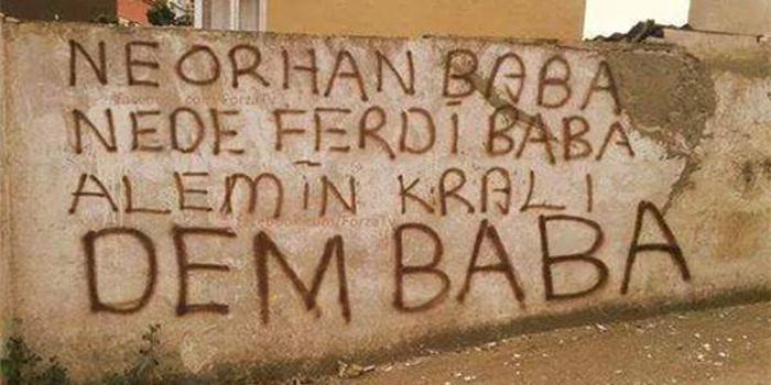 Orantısız Zeka Kullanan Beşiktaş Taraftarlarından Efsaneleşmiş 36 Pankart ve Duvar Yazısı
