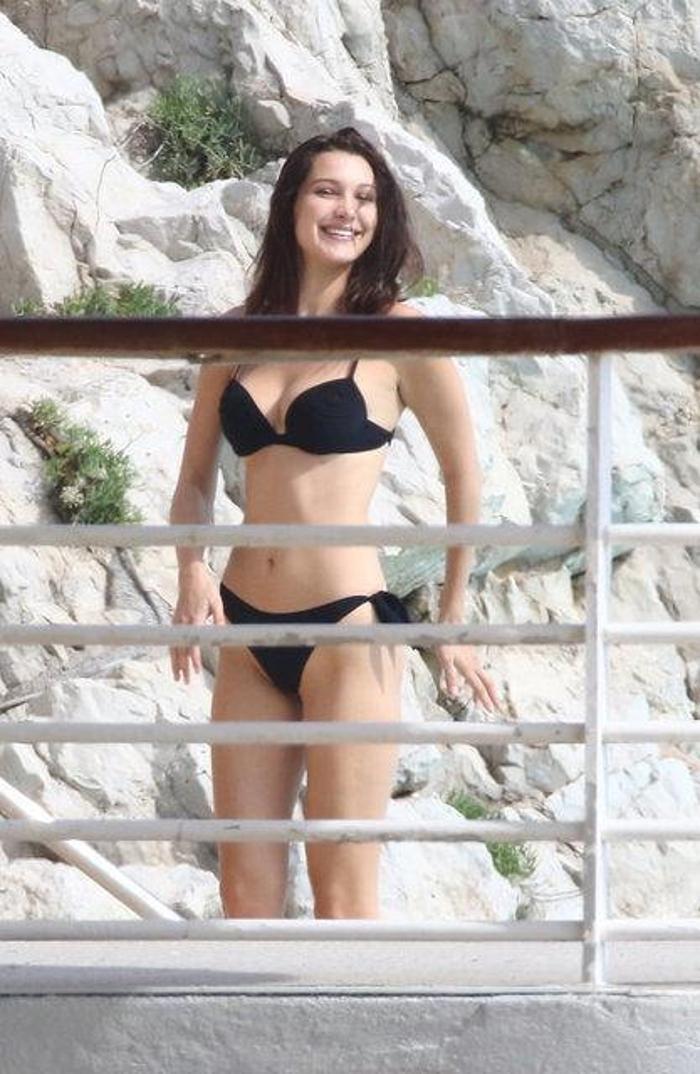 Bella Hadidin Cannes tatili