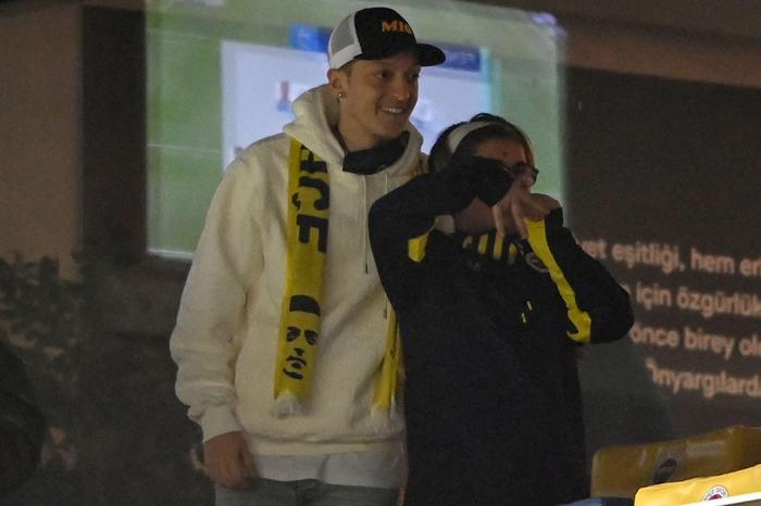 Fenerbahçenin rüya transferi Mesut Özil Kadıköyde