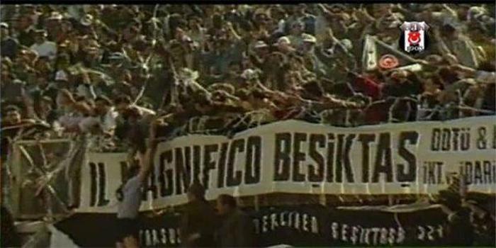 Orantısız Zeka Kullanan Beşiktaş Taraftarlarından Efsaneleşmiş 36 Pankart ve Duvar Yazısı