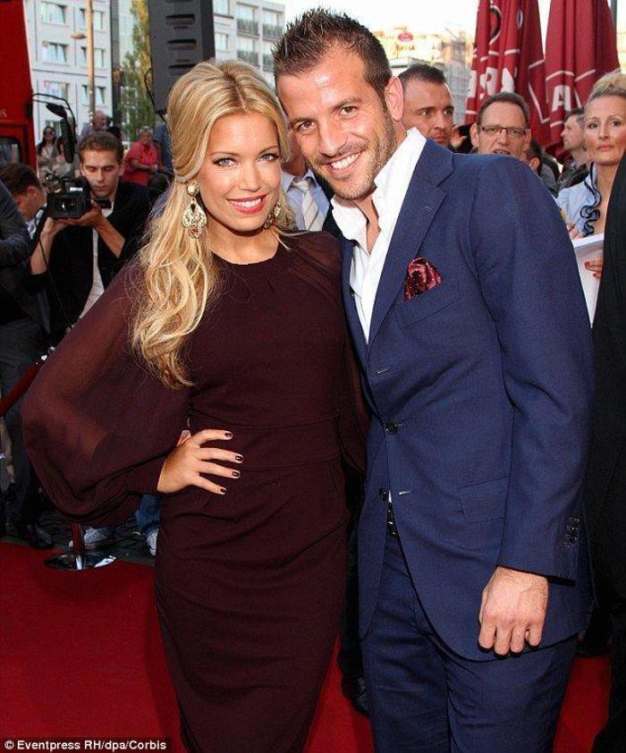Rafael van der Vaartın eski eşi Sylvie Meis kariyerine geri döndü