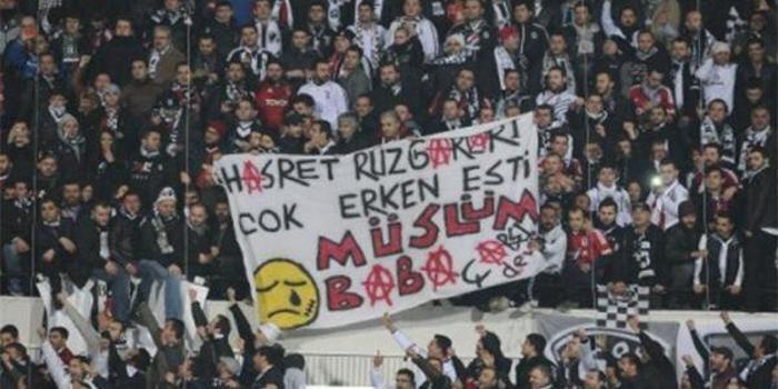 Orantısız Zeka Kullanan Beşiktaş Taraftarlarından Efsaneleşmiş 36 Pankart ve Duvar Yazısı