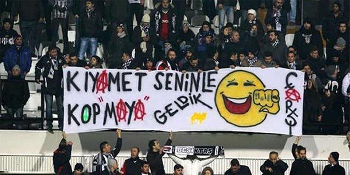 Orantısız Zeka Kullanan Beşiktaş Taraftarlarından Efsaneleşmiş 36 Pankart ve Duvar Yazısı