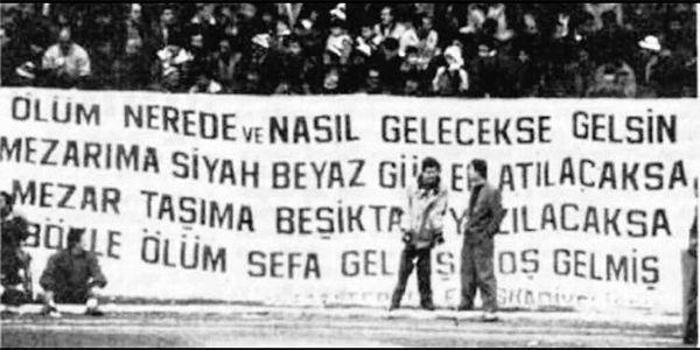 Orantısız Zeka Kullanan Beşiktaş Taraftarlarından Efsaneleşmiş 36 Pankart ve Duvar Yazısı