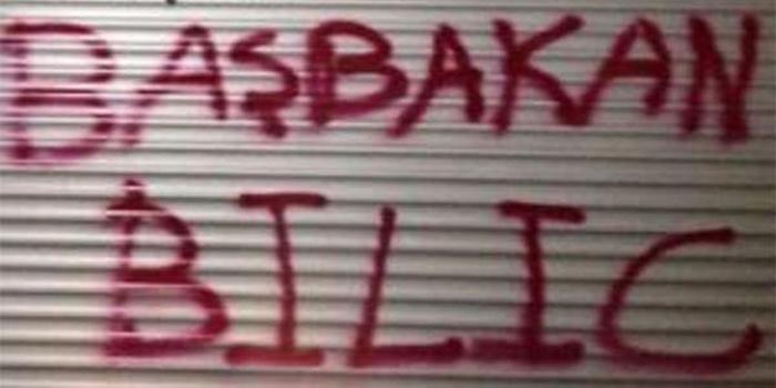 Orantısız Zeka Kullanan Beşiktaş Taraftarlarından Efsaneleşmiş 36 Pankart ve Duvar Yazısı