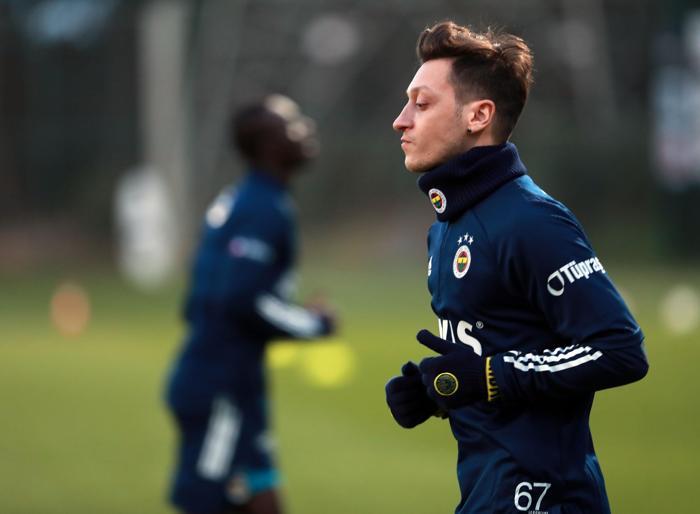 Fenerbahçede Mesut Özil ilk idmanına çıktı (İşte o anlar)