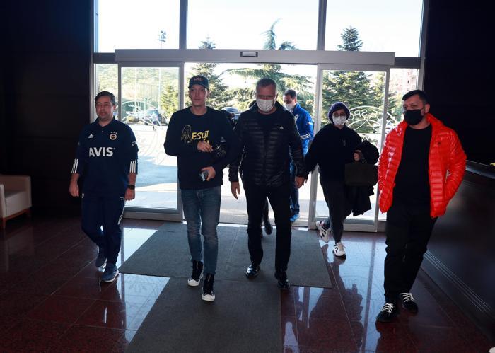 Fenerbahçede Mesut Özil ilk idmanına çıktı (İşte o anlar)