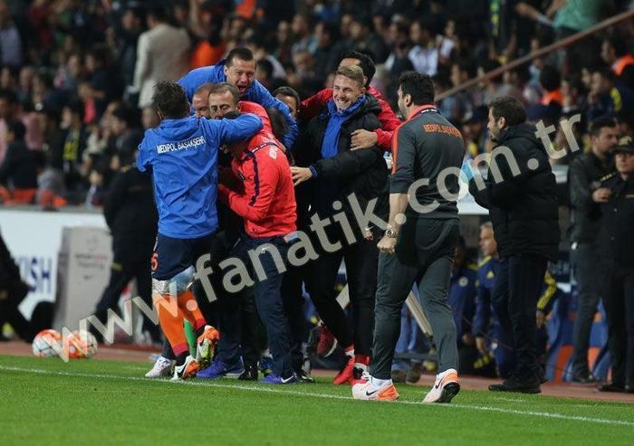 Emre Belözoğlu, Fenerbahçe taraftarını şok etti
