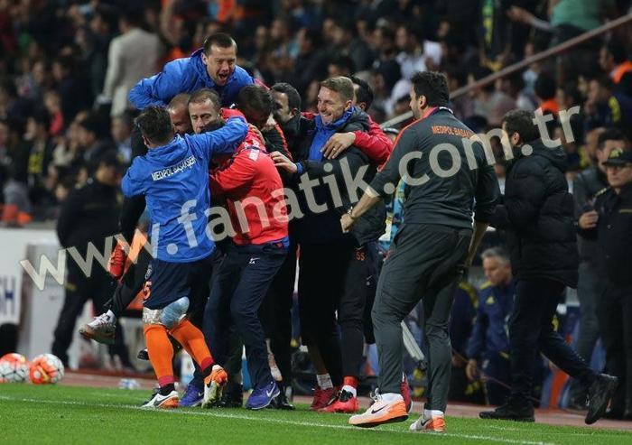 Emre Belözoğlu, Fenerbahçe taraftarını şok etti