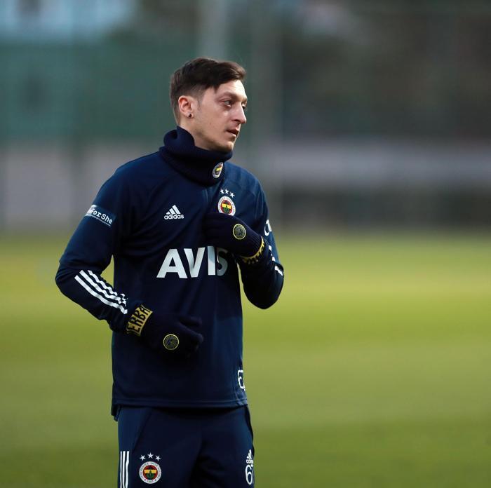 Fenerbahçede Mesut Özil ilk idmanına çıktı (İşte o anlar)