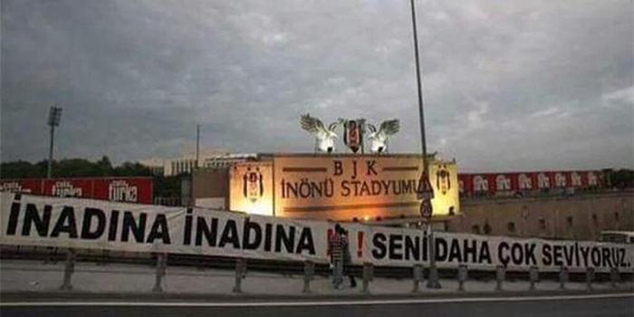 Orantısız Zeka Kullanan Beşiktaş Taraftarlarından Efsaneleşmiş 36 Pankart ve Duvar Yazısı