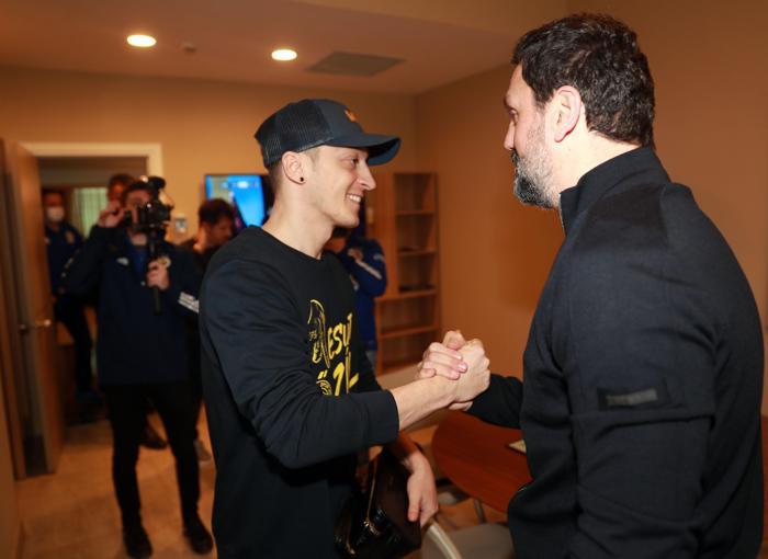 Fenerbahçede Mesut Özil ilk idmanına çıktı (İşte o anlar)