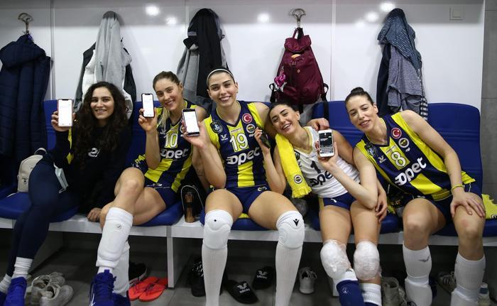 Galatasaray - Fenerbahçe derbisinde dostluk rüzgarları Mustafa Cengiz ve Ali Koç...
