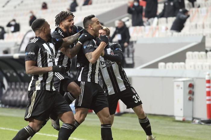 Beşiktaş Hulk transferi için Josef de Souzayı devreye soktu