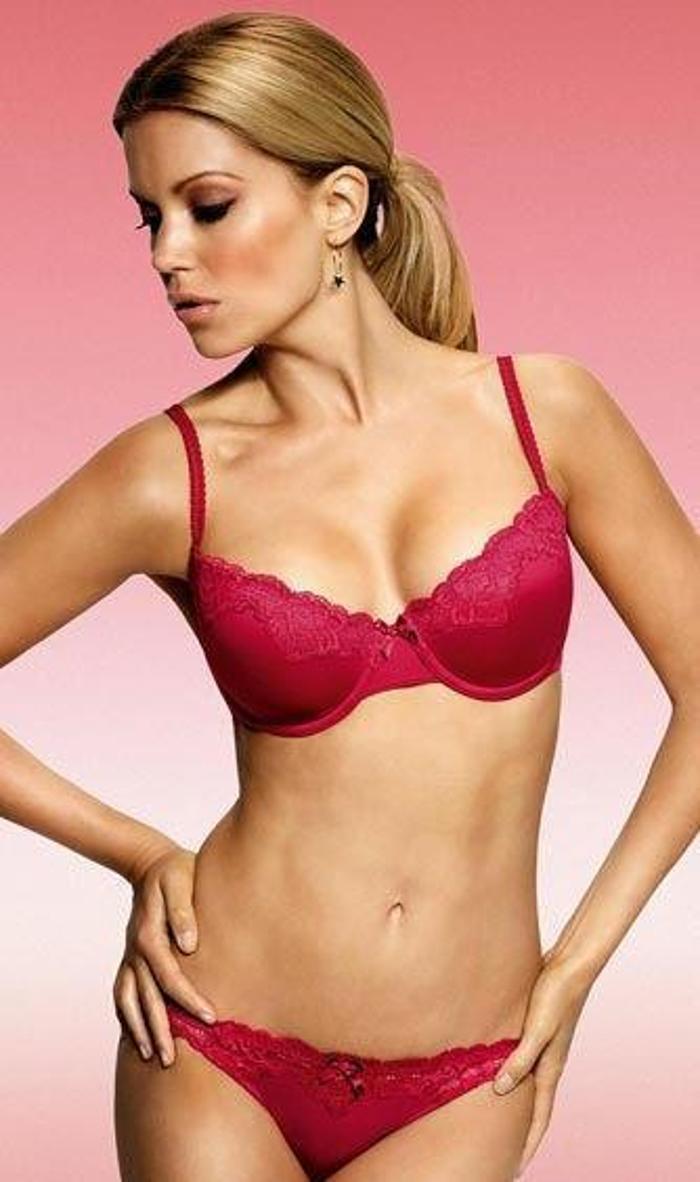 Rafael van der Vaartın eski eşi Sylvie Meis kariyerine geri döndü
