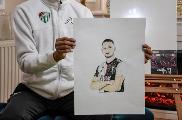 Kara kalem çizimleriyle genç sporculara destek olmayı hedefliyor