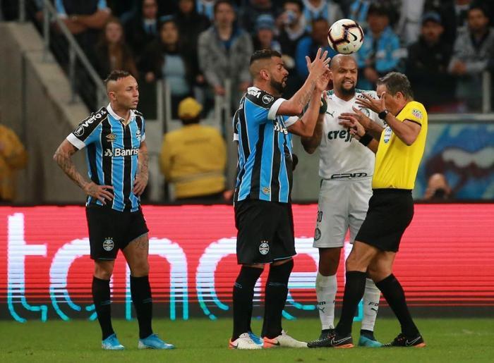 Galatasarayın eski yıldızı Felip Melo, hüngür hüngür ağladı
