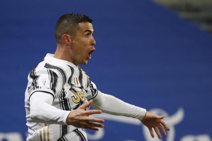 Transferde yılın bombası Cristiano Ronaldo-Real Madrid flörtü