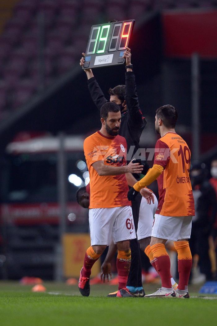 Fatih Terim-Arda Turan... Galatasaray-Denizlispor maçına damga vuran kare