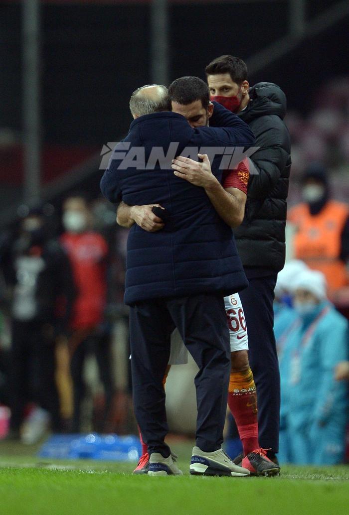 Fatih Terim-Arda Turan... Galatasaray-Denizlispor maçına damga vuran kare