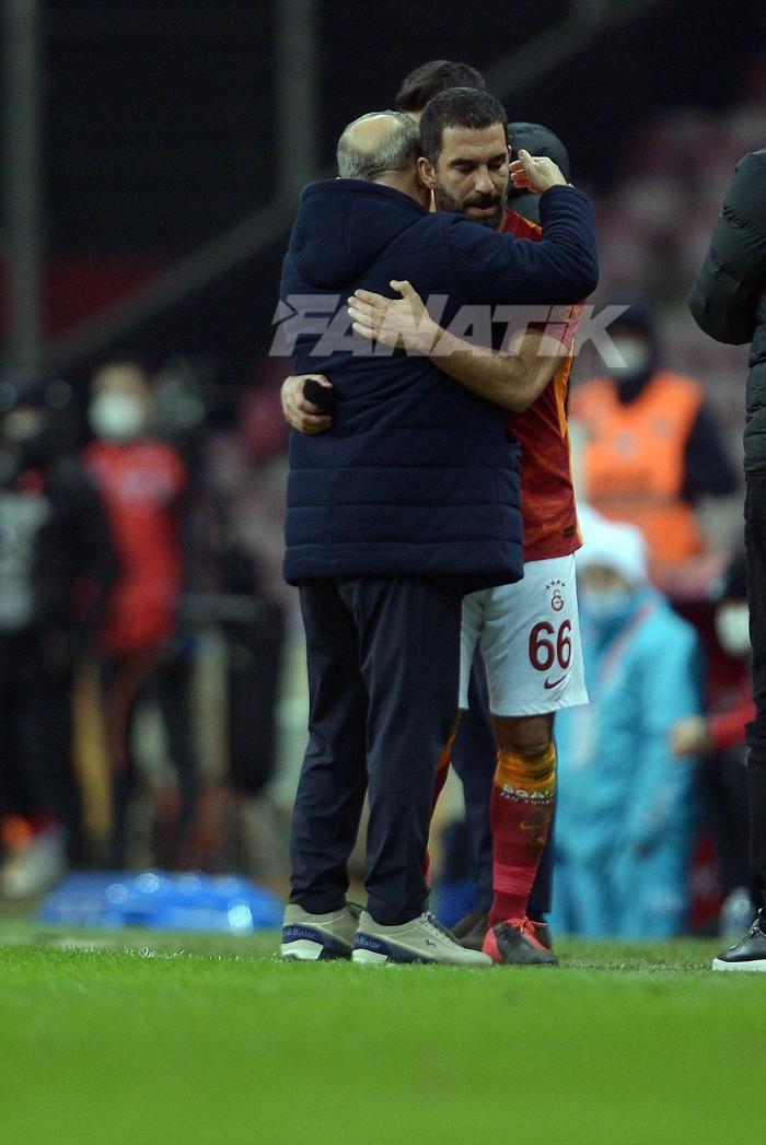Fatih Terim-Arda Turan... Galatasaray-Denizlispor maçına damga vuran kare