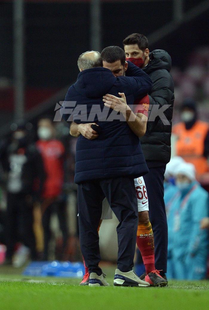 Fatih Terim-Arda Turan... Galatasaray-Denizlispor maçına damga vuran kare